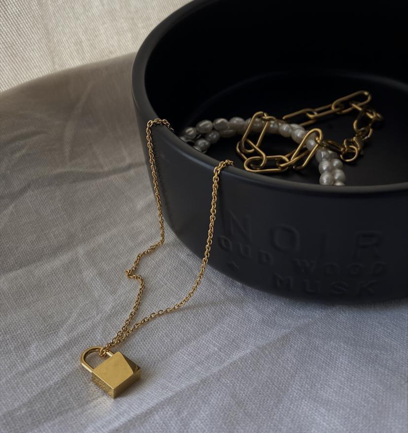 BLACK FRIDAY - 1 YEAR FREE JEWELRY! - Image 7